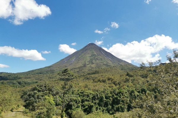 
              Hike to the volcano
              